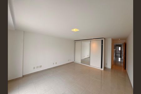 Apartamento à venda com 330m², 3 quartos e 3 vagasSuíte 1