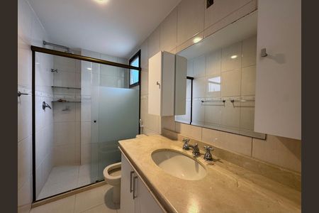 Apartamento à venda com 330m², 3 quartos e 3 vagasSuíte 1 - Banheiro