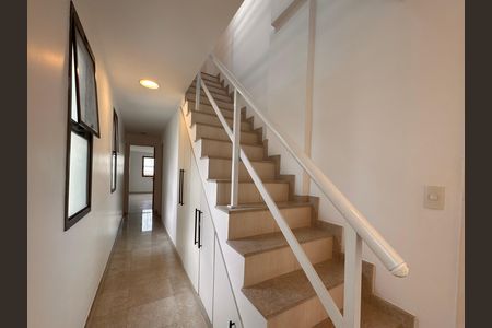 Apartamento à venda com 330m², 3 quartos e 3 vagasEscada
