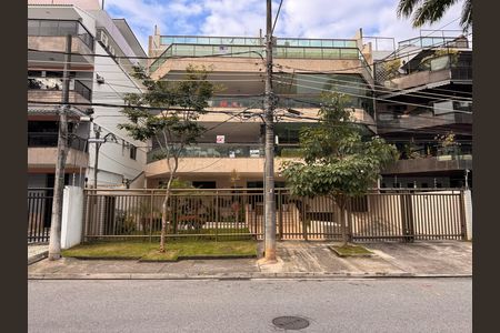 Apartamento à venda com 330m², 3 quartos e 3 vagasFachada