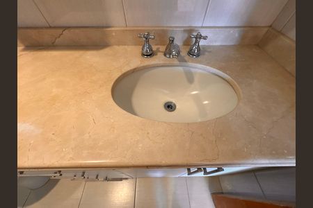 Apartamento à venda com 330m², 3 quartos e 3 vagasSuíte 2 - Banheiro