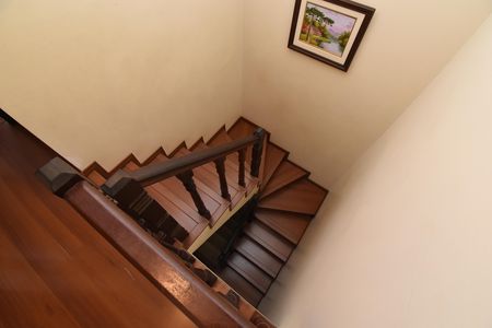 Casa à venda com 200m², 3 quartos e 4 vagasEscadas