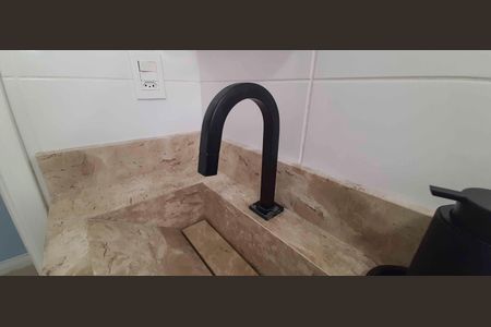 Apartamento à venda com 104m², 2 quartos e 3 vagas Apartamento à venda com 104m², 2 quartos e 3 vagasBanheiro social