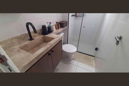 Apartamento à venda com 104m², 2 quartos e 3 vagas Apartamento à venda com 104m², 2 quartos e 3 vagasBanheiro social