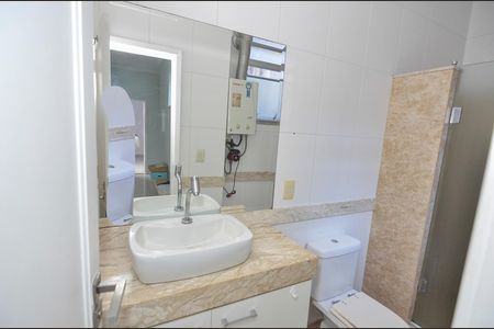 Apartamento à venda com 205m², 3 quartos e 1 vaga Apartamento à venda com 205m², 3 quartos e 1 vagaBanheiro 2
