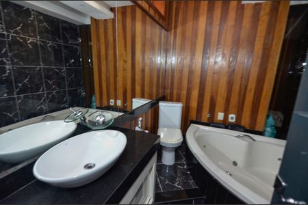 Apartamento à venda com 205m², 3 quartos e 1 vaga Apartamento à venda com 205m², 3 quartos e 1 vagaBanheiro da Suíte