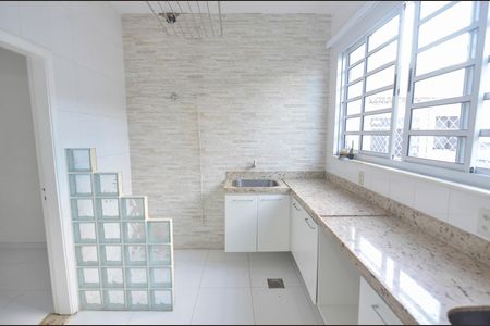 Apartamento à venda com 205m², 3 quartos e 1 vaga Apartamento à venda com 205m², 3 quartos e 1 vagaÁrea de Serviço