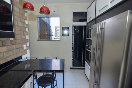 Apartamento à venda com 205m², 3 quartos e 1 vaga Apartamento à venda com 205m², 3 quartos e 1 vagaCozinha