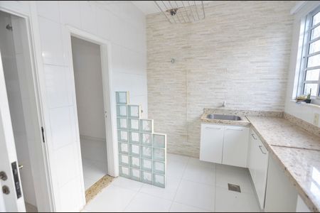 Apartamento à venda com 205m², 3 quartos e 1 vaga Apartamento à venda com 205m², 3 quartos e 1 vagaÁrea de Serviço
