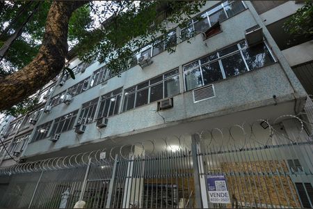 Apartamento à venda com 205m², 3 quartos e 1 vaga Apartamento à venda com 205m², 3 quartos e 1 vagaFachada