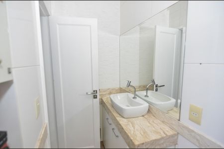 Apartamento à venda com 205m², 3 quartos e 1 vaga Apartamento à venda com 205m², 3 quartos e 1 vagaBanheiro 2