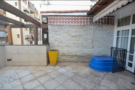 Apartamento à venda com 205m², 3 quartos e 1 vaga Apartamento à venda com 205m², 3 quartos e 1 vagaVaranda