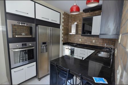 Apartamento à venda com 205m², 3 quartos e 1 vaga Apartamento à venda com 205m², 3 quartos e 1 vagaCozinha