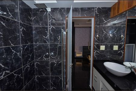Apartamento à venda com 205m², 3 quartos e 1 vaga Apartamento à venda com 205m², 3 quartos e 1 vagaBanheiro da Suíte