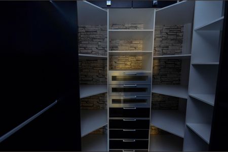Apartamento à venda com 205m², 3 quartos e 1 vaga Apartamento à venda com 205m², 3 quartos e 1 vagaCloset da Suíte
