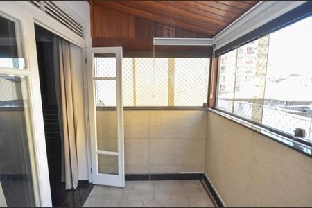 Apartamento à venda com 205m², 3 quartos e 1 vaga Apartamento à venda com 205m², 3 quartos e 1 vagaSuíte