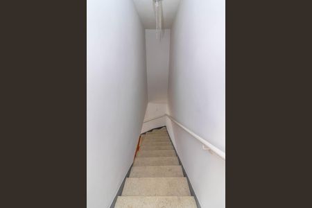 Casa para alugar com 90m², 2 quartos e sem vagaEscada