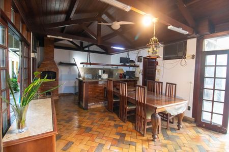 Casa para alugar com 281m², 3 quartos e 1 vaga Casa para alugar com 281m², 3 quartos e 1 vagaSala