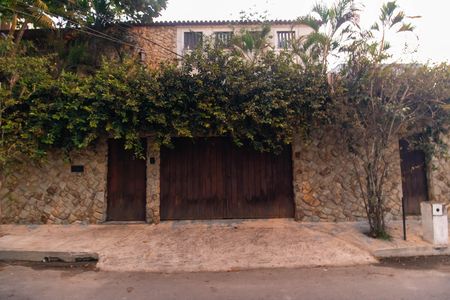 Casa para alugar com 281m², 3 quartos e 1 vaga Casa para alugar com 281m², 3 quartos e 1 vagaGaragem