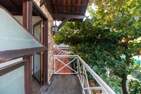 Casa para alugar com 281m², 3 quartos e 1 vaga Casa para alugar com 281m², 3 quartos e 1 vagaVaranda do Quarto 2