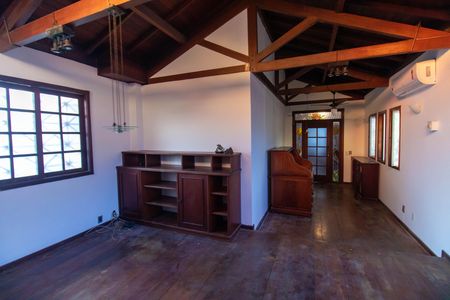 Casa para alugar com 281m², 3 quartos e 1 vaga Casa para alugar com 281m², 3 quartos e 1 vagaQuarto 1