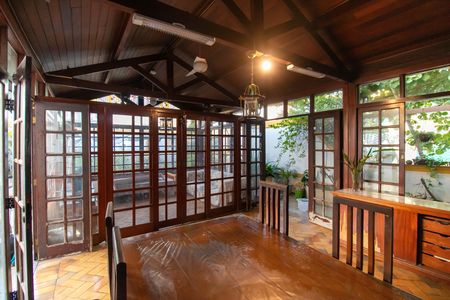 Casa para alugar com 281m², 3 quartos e 1 vaga Casa para alugar com 281m², 3 quartos e 1 vagaSala