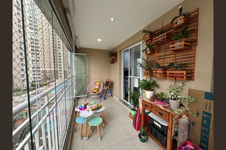 Varanda da Sala de apartamento à venda com 3 quartos, 105m² em Jardim Tupanci, Barueri