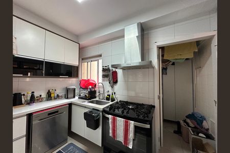 Cozinha de apartamento à venda com 3 quartos, 105m² em Jardim Tupanci, Barueri