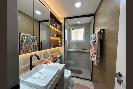 Banheiro Social de apartamento à venda com 3 quartos, 105m² em Jardim Tupanci, Barueri