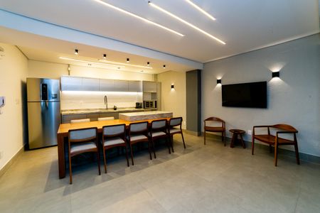 Apartamento à venda com 207m², 3 quartos e 3 vagas Apartamento à venda com 207m², 3 quartos e 3 vagasÁrea comum - Salão de festas