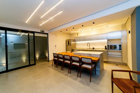 Apartamento à venda com 207m², 3 quartos e 3 vagas Apartamento à venda com 207m², 3 quartos e 3 vagasÁrea comum - Salão de festas