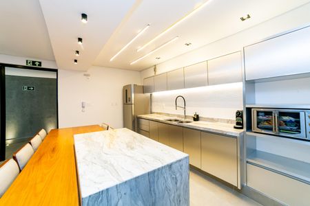 Apartamento à venda com 207m², 3 quartos e 3 vagas Apartamento à venda com 207m², 3 quartos e 3 vagasÁrea comum - Salão de festas
