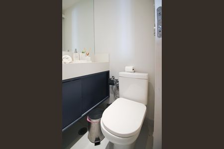 Lavabo de apartamento para alugar com 1 quarto, 56m² em Vila Nova Conceição, São Paulo