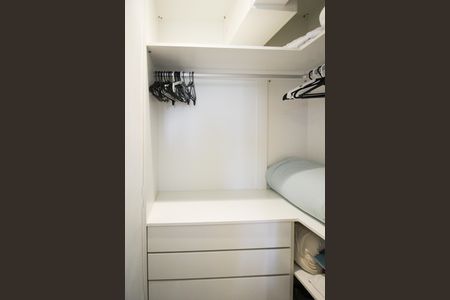 Apartamento à venda com 56m², 1 quarto e 1 vaga Apartamento à venda com 56m², 1 quarto e 1 vagaCloset da suíte