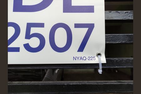 Placa do QuintoAndar código NYAQ-225 de casa à venda com 3 quartos, 125m² em Rio Pequeno, São Paulo