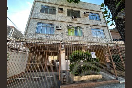 Apartamento para alugar com 90m², 2 quartos e 1 vagaFachada + placa