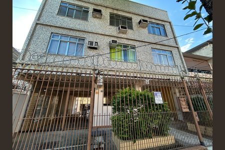 Apartamento para alugar com 90m², 2 quartos e 1 vagaFachada + placa