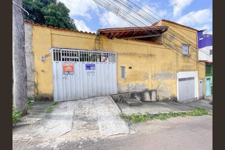 Casa à venda com 360m², 3 quartos e 8 vagasplaquinha instalada RMGS-178