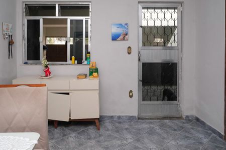 Casa para alugar com 100m², 3 quartos e 2 vagas Casa para alugar com 100m², 3 quartos e 2 vagasSala