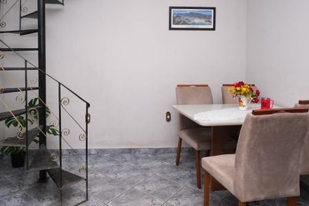 Casa para alugar com 100m², 3 quartos e 2 vagas Casa para alugar com 100m², 3 quartos e 2 vagasSala