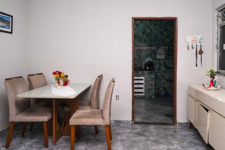 Casa para alugar com 100m², 3 quartos e 2 vagas Casa para alugar com 100m², 3 quartos e 2 vagasSala