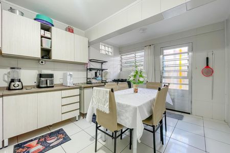 Casa à venda com 131m², 2 quartos e 2 vagas Casa à venda com 131m², 2 quartos e 2 vagasCozinha