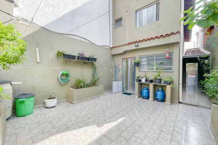 Casa à venda com 131m², 2 quartos e 2 vagas Casa à venda com 131m², 2 quartos e 2 vagasQuintal