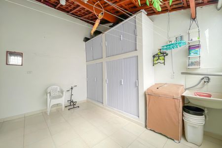 Casa à venda com 131m², 2 quartos e 2 vagas Casa à venda com 131m², 2 quartos e 2 vagasÁrea de Serviço