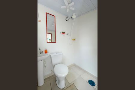 Casa à venda com 131m², 2 quartos e 2 vagas Casa à venda com 131m², 2 quartos e 2 vagasBanheiro de serviço