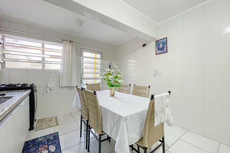 Casa à venda com 131m², 2 quartos e 2 vagas Casa à venda com 131m², 2 quartos e 2 vagasCozinha