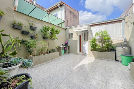 Casa à venda com 131m², 2 quartos e 2 vagas Casa à venda com 131m², 2 quartos e 2 vagasQuintal