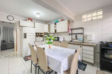 Casa à venda com 131m², 2 quartos e 2 vagas Casa à venda com 131m², 2 quartos e 2 vagasCozinha