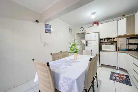 Casa à venda com 131m², 2 quartos e 2 vagas Casa à venda com 131m², 2 quartos e 2 vagasCozinha