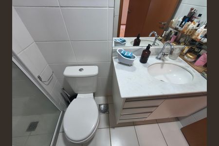 Apartamento à venda com 77m², 3 quartos e 1 vagaBanheiro Suite 2